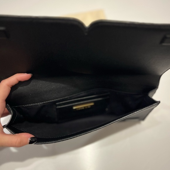 TORY BURCH CLUTCH - Picture 4 of 5